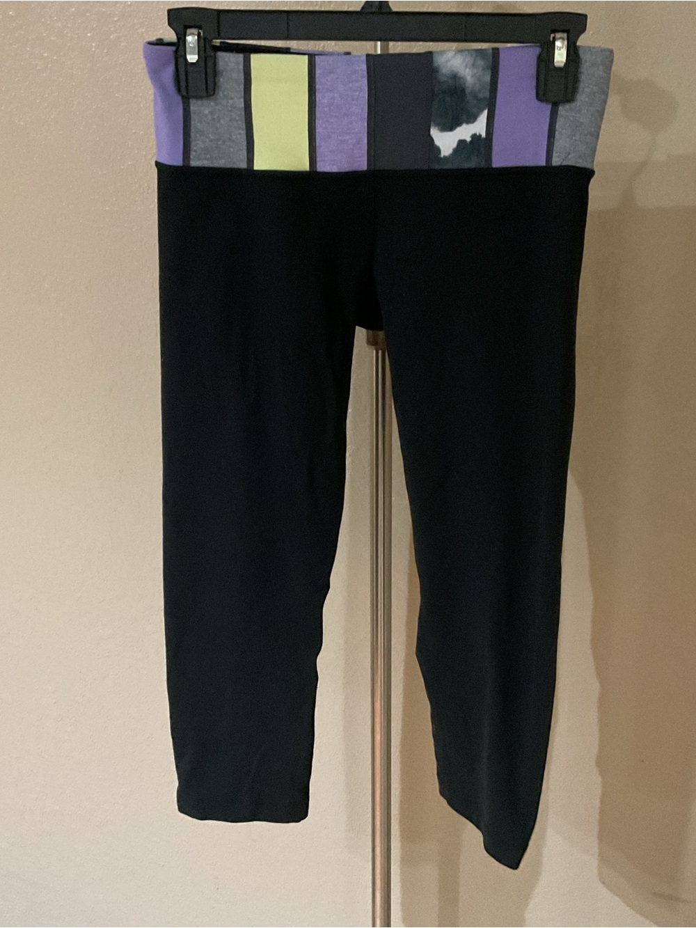 Lululemon Black Multicolor Crop Leggings Size 6